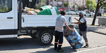Nilüfer’de kaldırımlar temizlendi