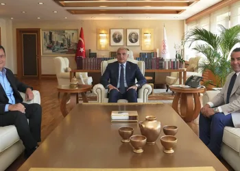 Bakan Ersoy ile Acun Ilıcalı bir araya geldi