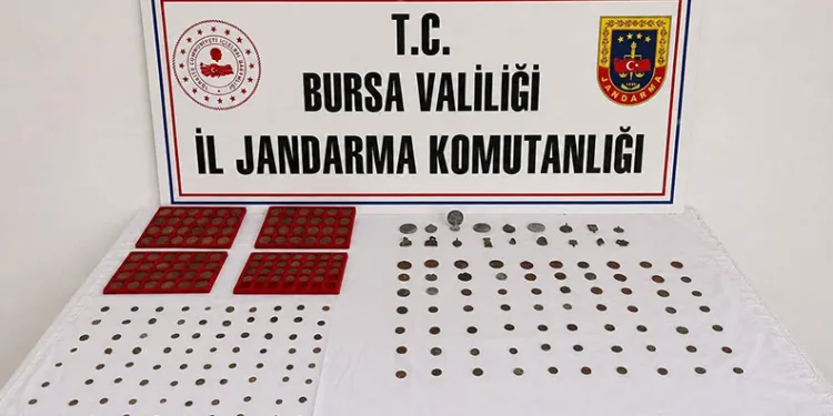 Tarihi eser kaçakçısı sert kayaya çarptı
