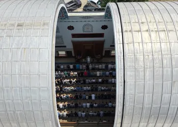 Bursa’daki ‘Sunrooflu Cami’ mimarisiyle dikkat çekiyor