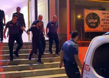 Düğünde çalınan şarkıyı beğenmeyen iki grup arası bıçaklı kavga: 3 yaralı