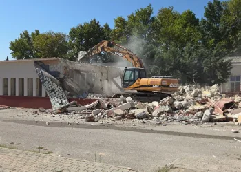 Orhangazi’deki meslek lisesinin yıkımına başlandı