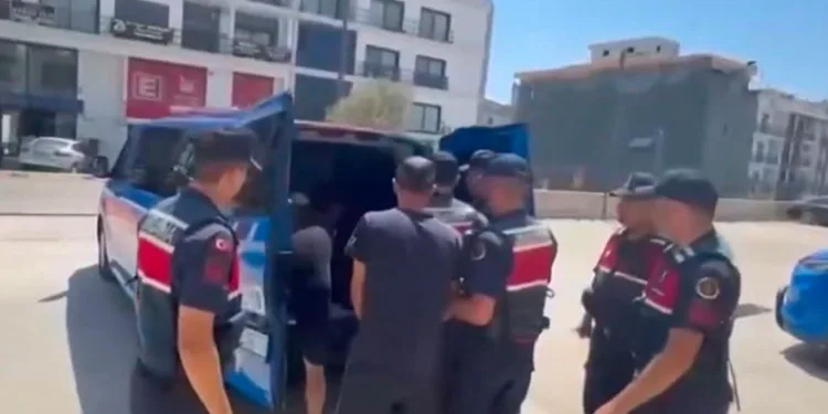 9 göçmen kaçakçılığı organizatörü ile 132 düzensiz göçmen yakalandı”