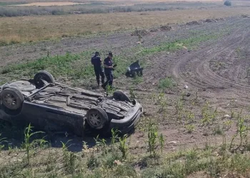 Takla atan otomobildeki 2 kişi hayatını kaybetti