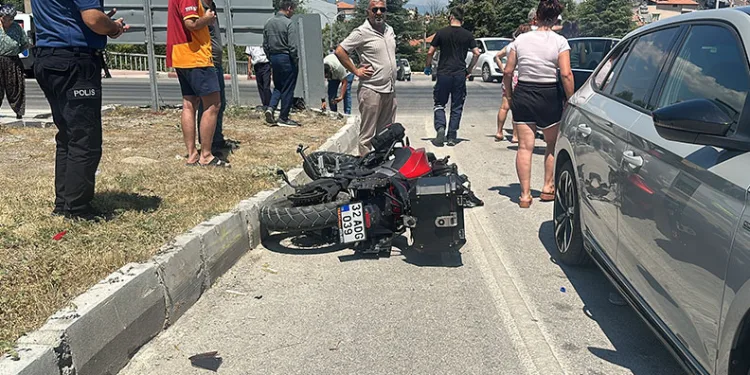 Burdur’da motosiklet ile otomobil çarpıştı: 1 yaralı