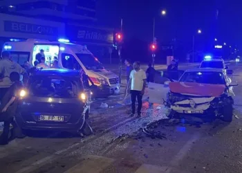 Bursa’da ters yöne giren otomobil kazaya karıştı: 7 yaralı