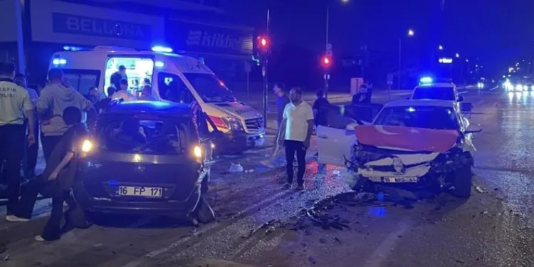 Bursa’da ters yöne giren otomobil kazaya karıştı: 7 yaralı