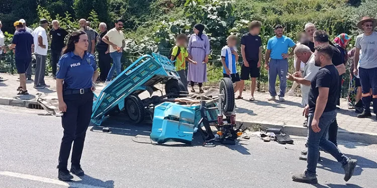 Otomobil ile patpat çarpıştı: 2’si ağır 4 yaralı
