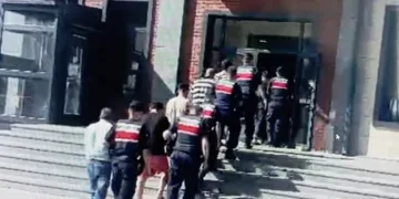 Çanakkale’de göçmen kaçakçılığı operasyonlarında 59 düzensiz göçmen yakalandı, 4 organizatör tutuklandı