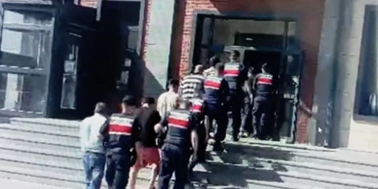 Çanakkale’de göçmen kaçakçılığı operasyonlarında 59 düzensiz göçmen yakalandı, 4 organizatör tutuklandı