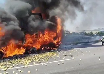 Otoyolda feci kaza: Tır alev aldı, 1 kişi hayatını kaybetti