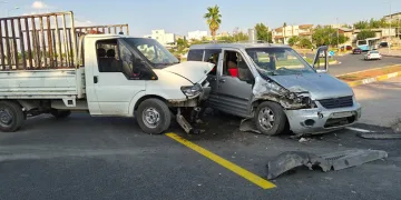 Kamyonet ile hafif ticari araç çarpıştı: 1 yaralı