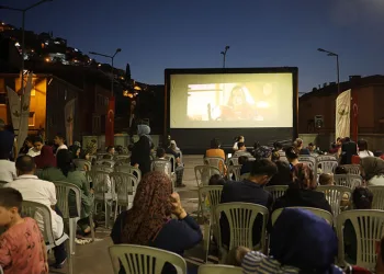 Osmangazi’de yaz akşamları sinema keyfiyle renklendi