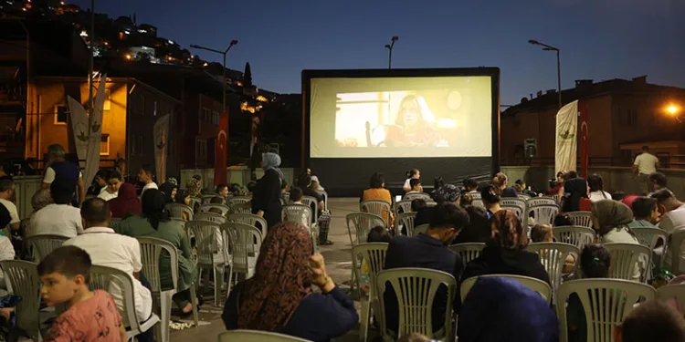 Osmangazi’de yaz akşamları sinema keyfiyle renklendi
