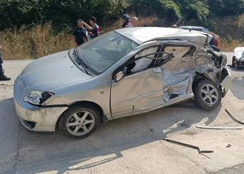 Bolu’da kamyon ile otomobil çarpıştı: 3 yaralı