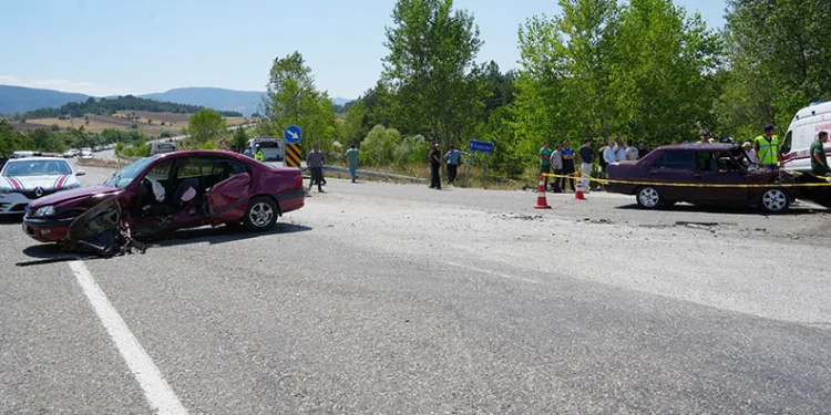 Kastamonu’da iki otomobil çarpıştı: 1 ölü, 3 yaralı