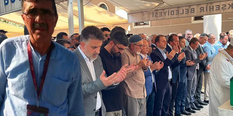 Kestel Belediye Başkanının amcası son yolculuğuna uğurlandı
