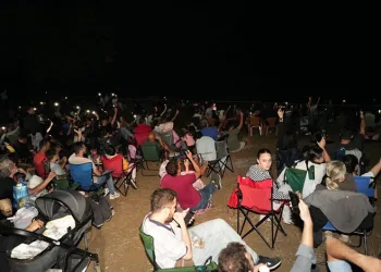 Binlerce kişi Perseid meteor yağmurunu izlemek için Yenişehir’e akın etti