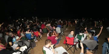 Binlerce kişi Perseid meteor yağmurunu izlemek için Yenişehir’e akın etti