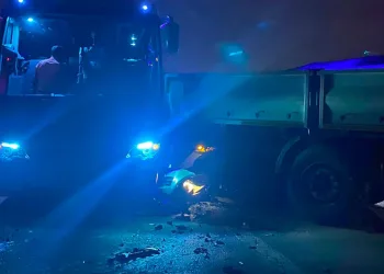 Yolcu otobüsü makaslayan tıra çarptı: 1 ölü, 5 yaralı