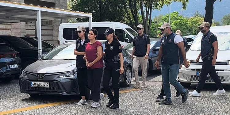 FETÖ’cü yüzbaşının ablasına 10 yılda 2. tutuklama