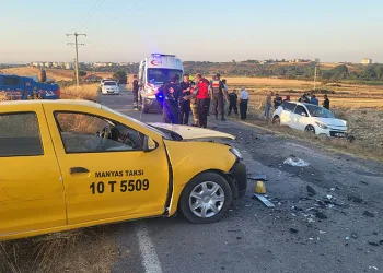 Manyas’ta trafik kazası: 6 yaralı