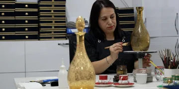 Cam, ustaların elinde sanata dönüşüyor