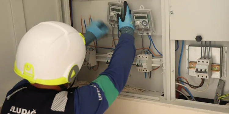 Uedaş, elektrik şebekesini akıllı sayaçlarla dönüştürüyor