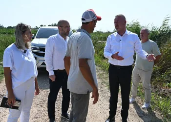 Karacabey Belediyesi kırsaldaki arazi yollarını düzenleniyor