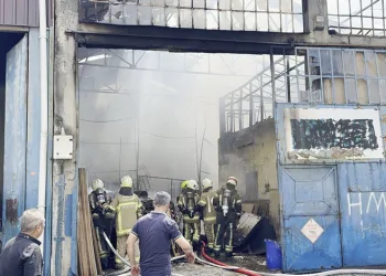 Bursa’da koltuk imalathanesinde korkutan yangın