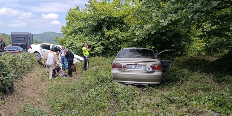 Kavak’ta araçlar çarpıştı: 5 yaralı