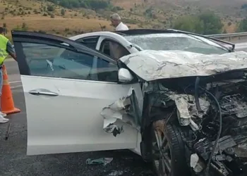 Sivas’ta trafik kazası: 5’i çocuk 11 yaralı