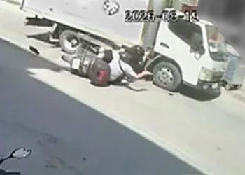 Bursa’da kamyonetle motosiklet çarpıştı : 2 yaralı
