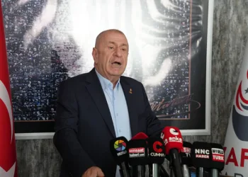 Ümit Özdağ: “Bu gazilerden neden bu kadar korkuyorsunuz?”