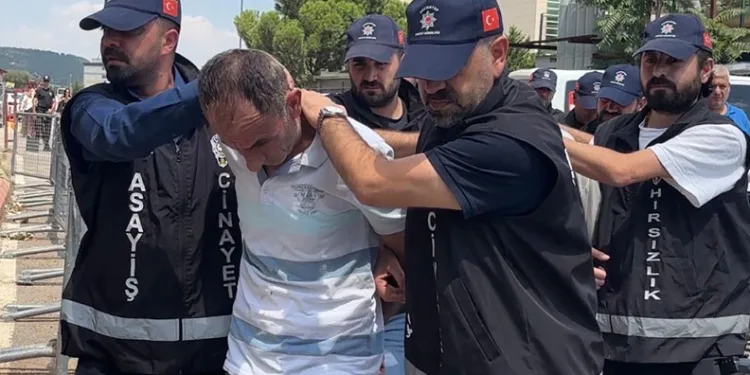 Milletvekilini bıçaklayıp ‘pişmanım’ diyen zanlı ile oğlu tutuklandı
