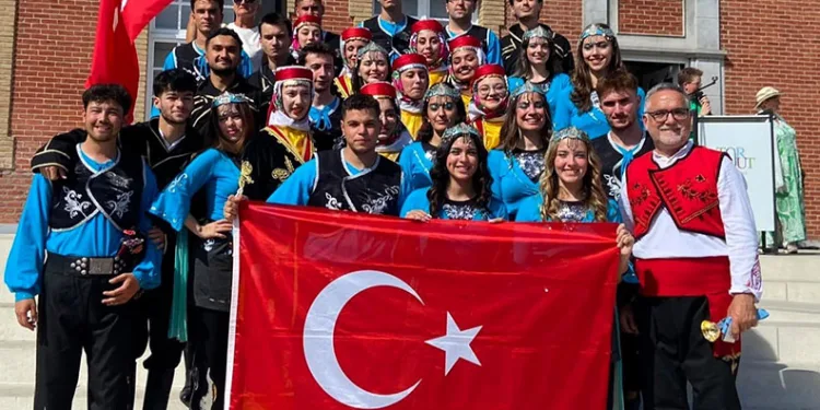 BUÜ Halk Oyunları Topluluğu Belçika’da Türkiye’yi temsil etti