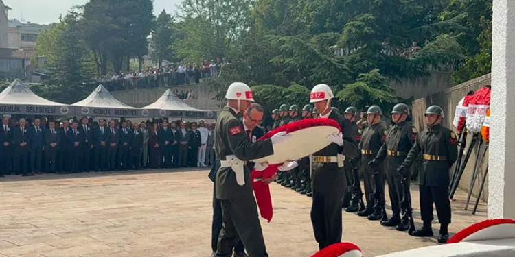 Bayar vefatının 40. yılında anıldı