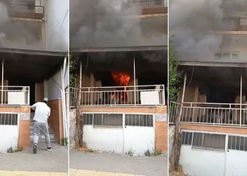4 katlı evin giriş katında çıkan yangına ilk müdahaleyi vatandaşlar yaptı