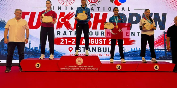 Karateci Naz Kayadere’den altın madalya