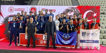 Büyükşehir sporcuları madalyaları topluyor