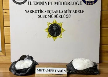 Narkotik köpeği Şila valizdeki 1 kilo 900 gram metamfetamini buldu
