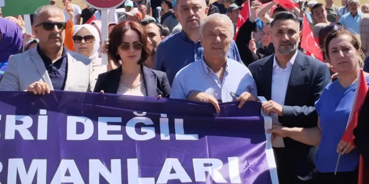 Anahtar Parti’den Bursa Ovası’nda maden eyleminde köylülere destek!