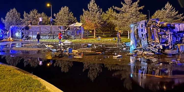 Kayseri’de feci kaza: 4’ü ağır 39 yaralı