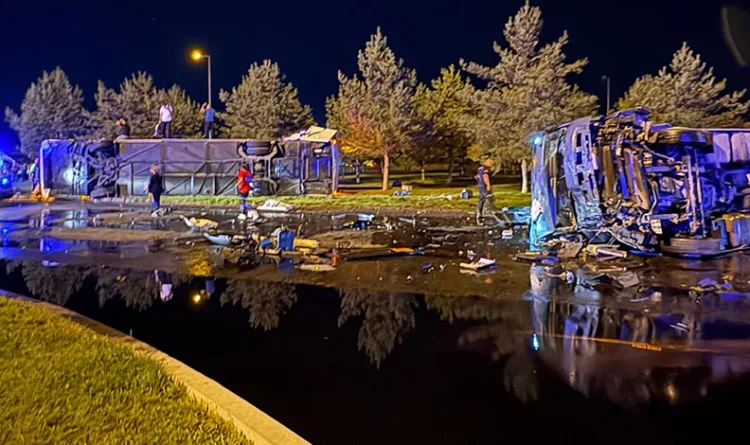 Kayseri’de feci kaza: 4’ü ağır 39 yaralı