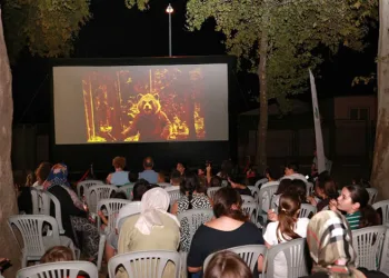 Osmangazi’de Yazlık Sinema Çocukları Buluşturdu