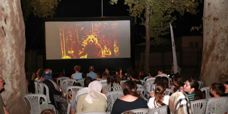 Osmangazi’de Yazlık Sinema Çocukları Buluşturdu