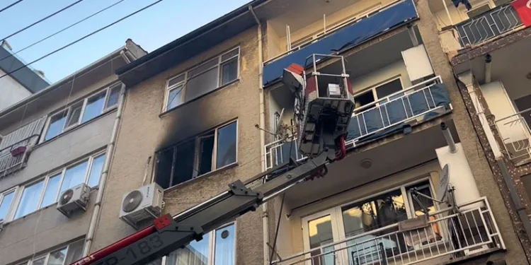 Bursa’da korkutan yangın: Mahalleli sokağa döküldü
