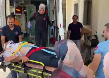 İki otomobil çarpıştı: 1’i çocuk 4 yaralı
