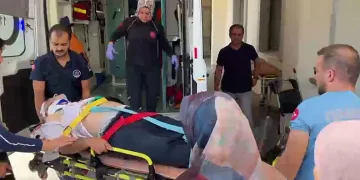 İki otomobil çarpıştı: 1’i çocuk 4 yaralı