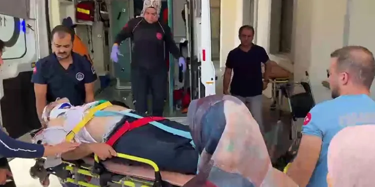 İki otomobil çarpıştı: 1’i çocuk 4 yaralı